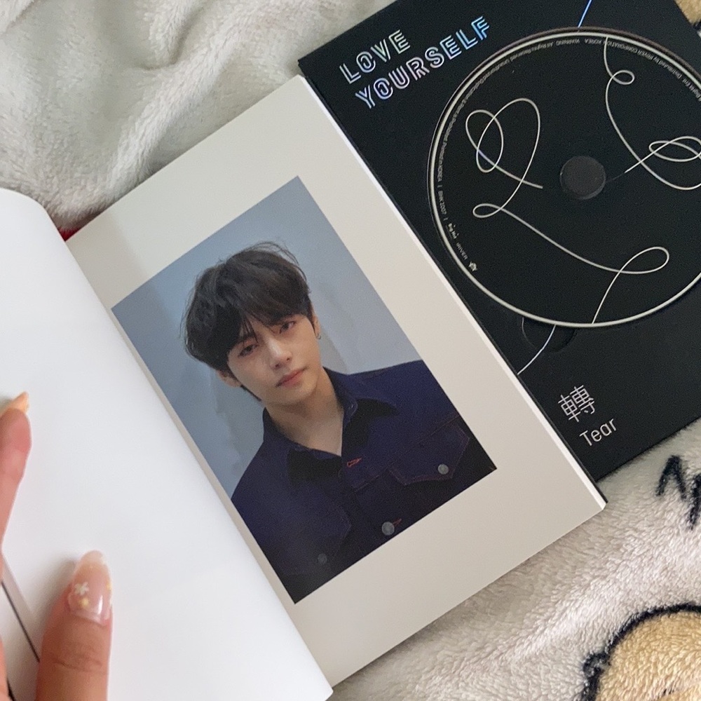 OFFICIAL BTS Love Yourself : tear Album (with V Photocard)